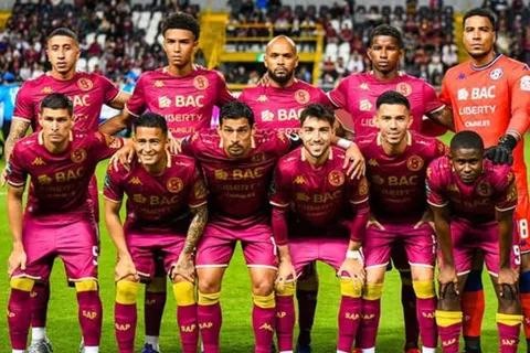 Perdió a sus padres cuando más los necesitaba, luchó contra la pobreza y hoy es figura en Saprissa: "Mi infancia fue complicada"