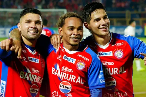 Xelajú MC elimina a Comunicaciones con autoridad: Resumen y goles