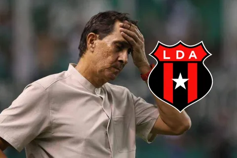 Alexandre Guimaraes se lamenta.