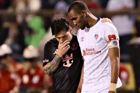 Jerry Bengtson revela lo que hará con la camiseta que le dio Lionel Messi