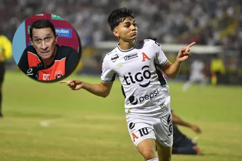 Alexandre Guimarães se refirió a Leonardo Menjívar. (Foto: Cancha)