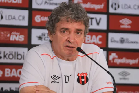 Se va de Alajuelense: Machillo Ramírez le marca la salida a una joven promesa