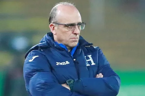 “Estás mintiéndole al fútbol”: DT de equipo hondureño lanza ataque a Fabián Coito