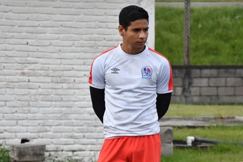 Se confirmó la lesión de Carlos Pineda y el tiempo que estará sin jugar