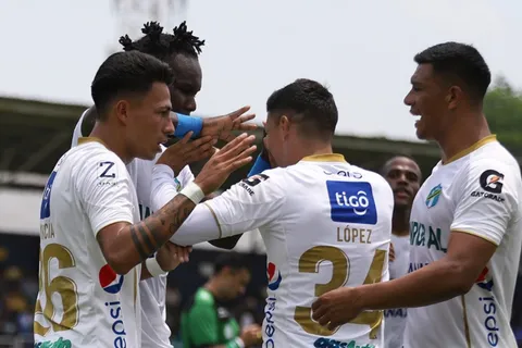 Comunicaciones golea a Santa Lucía en los cuartos de final [VIDEO]