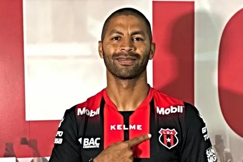 Álvaro Saborío alcanzó con Alajuelense cifra histórica como goleador