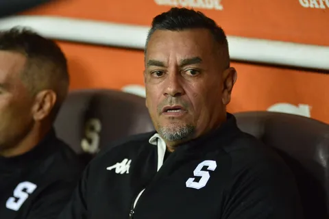 Tiembla Saprissa: el abismo de €32,8 millones que amenaza con devorar a José Giacone