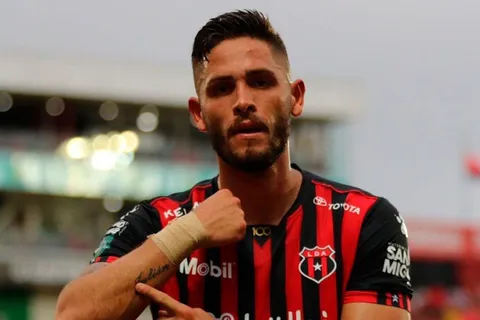 El nombre del nuevo equipo de Jonathan Moya en el exterior