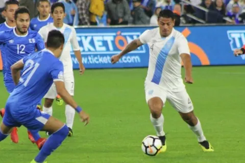 Alineaciones de Guatemala y El Salvador
