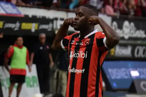 Se olvida de Alajuelense: Joel Campbell enfurece a los manudos con una decisión que disfruta Saprissa