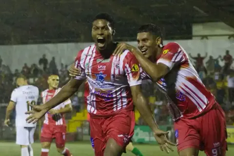 Así fue destacado en redes el golazo de Óscar Linton en Costa Rica