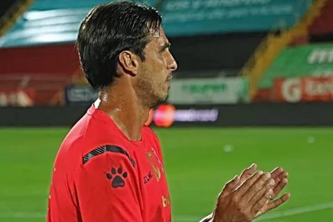 Bryan Ruiz lanzó un guiño y todo apunta a que continuará en la Liga Deportiva Alajuelense