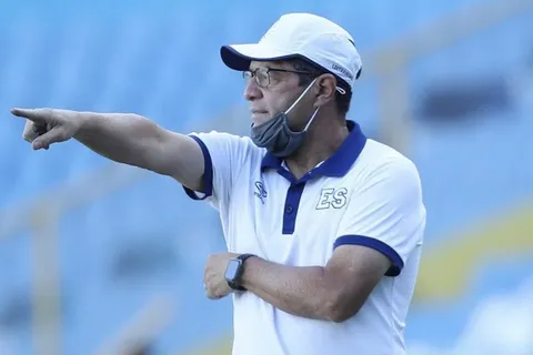 Hugo Pérez se refirió a los que renunciaron a la Selecta