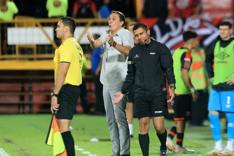 Guimaraes contento en la previa al Clásico Nacional.