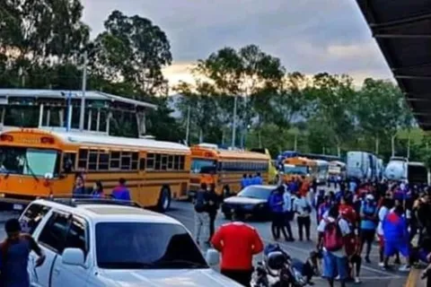 Fotos: hinchas del Olimpia hondureño se tomaron Guatemala