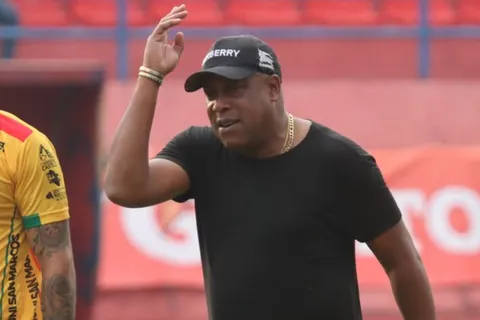 Exigen su descenso inmediato: Hernán Medford y Marquense se encuentran en serios problemas en Guatemala