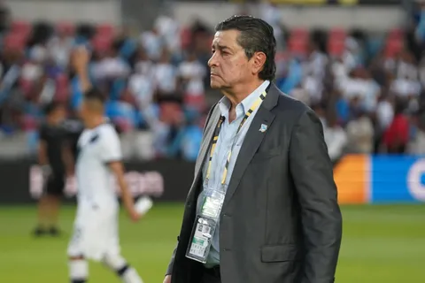 Luis Fernando Tena recibe su primer problema para iniciar su segundo proceso con la Selección de Guatemala