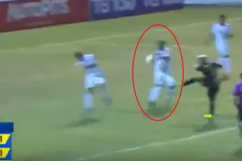 Mano en el área al minuto 85 calentó los ánimos en clásico Olimpia-Real España