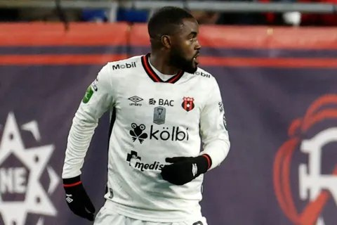 Joel Campbell sufre por el presente de su nuevo equipo.