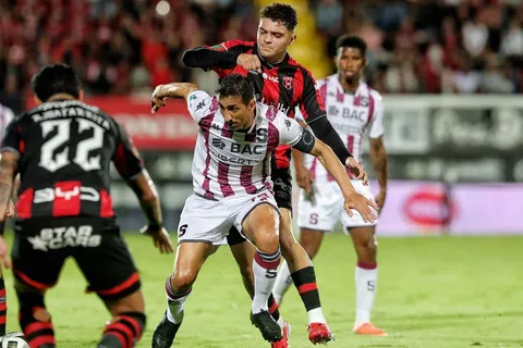"El único del país": sale a la luz la brutal diferencia entre Saprissa y Alajuelense que indigna a la afición de los morados