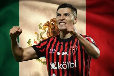 Regreso a la élite de México: Ronaldo Cisneros recibe la noticia que tanto deseaba mientras se luce en Alajuelense