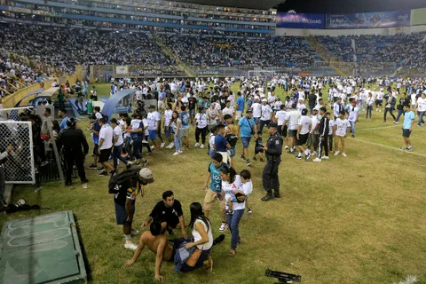 Liga Mayor de El Salvador toma contundente medida para evitar una nueva tragedia