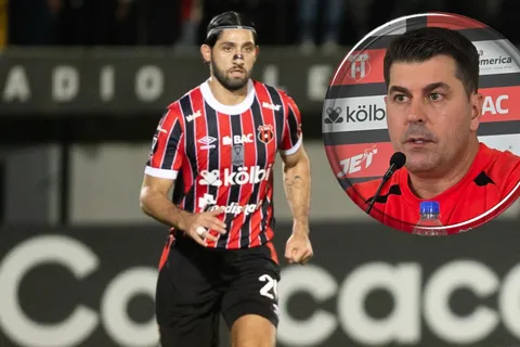 Aarón Salazar revela los problemas de camerino en Alajuelense mientras piden la salida de Ismael Rescalvo: "Hay mucho enojo"