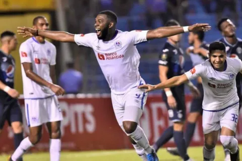 Olimpia derrotó 2-0 a Motagua y es puntero del fútbol hondureño