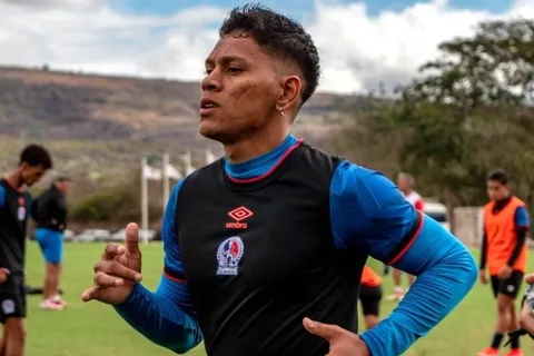 Brayan Moya sigue a la espera de jugar con Olimpia