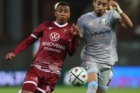 Rigoberto Rivas no seguirá en Reggina y tres clubes de la Serie A lo quieren
