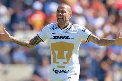 Dani Alves queda fuera de Pumas tras ser enviado a prisión