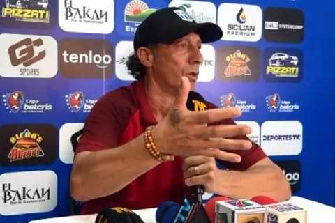 Pedro Troglio: "Lo que no me parece es lo desmedido en que somos una mier.."