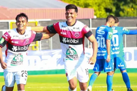 Alonso Martínez se despide de su pueblo y de su afición [Video]