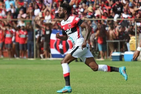 Costa Rica: Freddy Góndola anda encendido y es el nuevo goleador del torneo