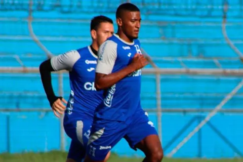 Legionario hondureño deberá someterse al test por COVID-19 en Estados Unidos