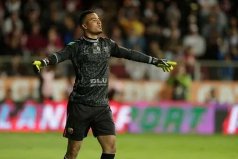 Hernán Medford alza la voz y asegura que Esteban Alvarado debe ir al Mundial en Qatar