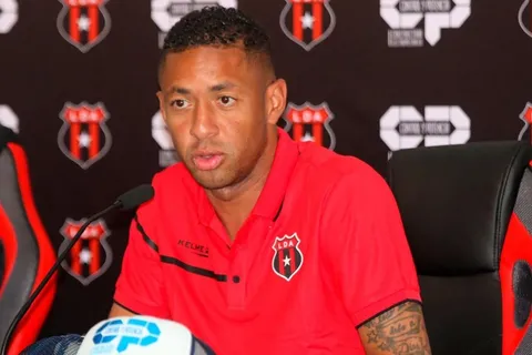 Gabriel Torres fue presentado oficialmente en Alajuelense