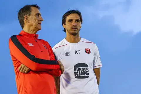 "Es falso": Guimaraes sorprende al revelar un secreto de Alajuelense que involucra a Bryan Ruiz