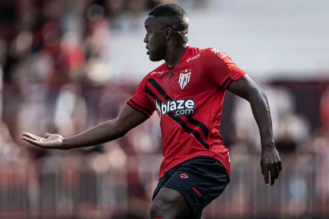 A contramano: Joel Campbell consigue un logro inédito en plena debacle del Goianiense