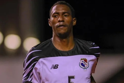 Insólito: Panamá sanciona a Ayarza por ver fútbol en la concetración