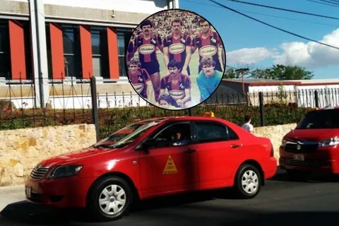 Debutó en Herediano y fue goleador de Alajuelense, pero se alejó del fútbol y hoy ya no lo reconocen: "Ser taxista es duro"