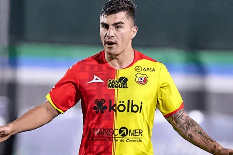 "Es ilegal": Fernán Faerron reaparece con una bomba sobre su salida de Herediano y vuelve al radar de un grande de Costa Rica
