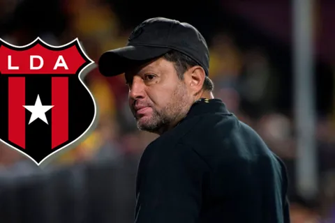Jafet Soto muy molesto por la suspensión del partido. (Foto: ESPN)