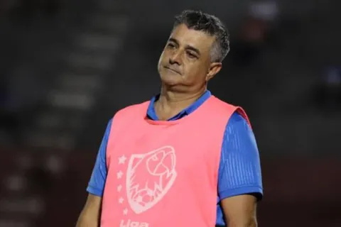 Diego Vázquez molesto en Motagua.