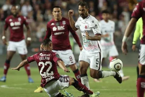 Polémica con Saprissa y Alajuelense. (Foto: La Nación)