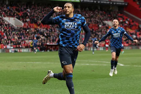 Nathaniel Méndez-Laing anotó en victoria importante de Derby County (Video)