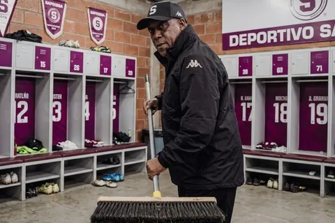 Hernán Medford borraría a un referente de Saprissa.