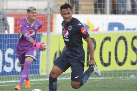 Ex Manchester United estuvo en Honduras viendo a Denil Maldonado