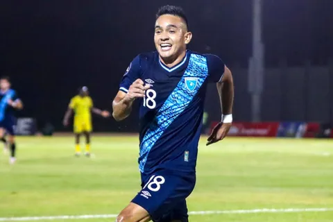 Concacaf da reconocimiento a Oscar Santis de la Selección de Guatemala
