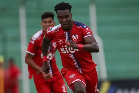 Rubilio Castillo es agredido por aficionados de Royal Pari [VIDEO]